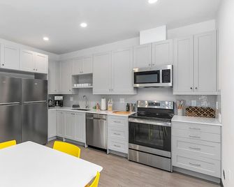 Solo's Smuggler Suite - Seattle - Kitchen
