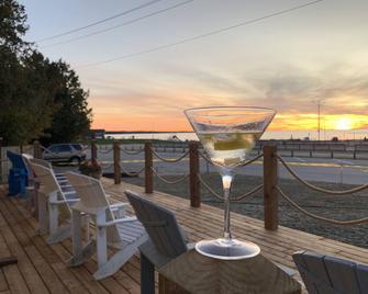 203 - Executive Rm -1 King Bed 2nd Floor - Port Elgin - Balcony