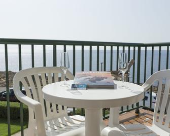 Rvhotels Sea Club Menorca - סיוטדליה דה מנורקה - מרפסת