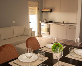 Wave Beachfront Apartments - Durrës - Chambre