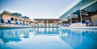 Rambutan Resort - Townsville - Svømmebasseng