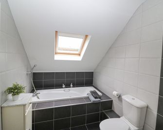 Rock Lawn Cottage - Ballylickey - Bad