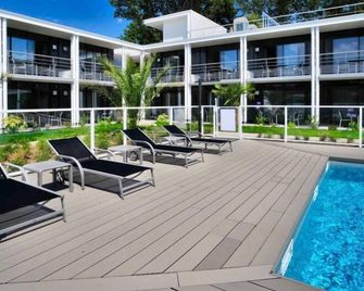 Hotel Eden Park - פו - בריכה