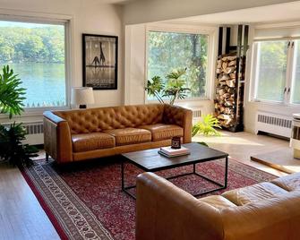 Rustic Lake House - 3 King Beds near Perona Farm Wedding - Newton - Soggiorno