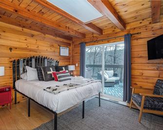 Grand Log Home Billiard Table 5000 Sq Feet Hot Tub Firepit Oversized Deck W/ Views Pet Friendly - McGaheysville - Habitación