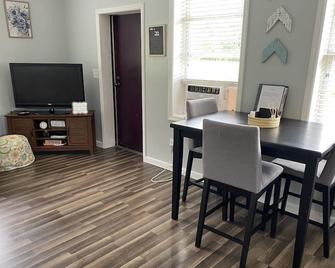 Browns Creek Getaway - Marlinton - Comedor
