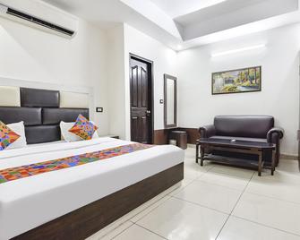 Fabhotel Krb Paradise - Dehradun - Bedroom