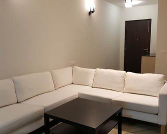 Entire Apartment Near Airport Home Away From Home - Devanhalli - Living room