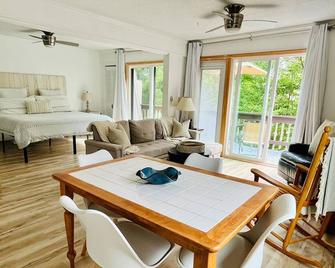 Walk to the SKI slopes & SNOW tubing, Pet friendly! - Beech Mountain - Restaurant