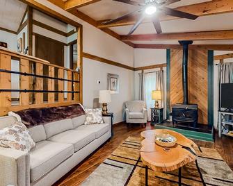 White Pine Perch - Clayton - Living room