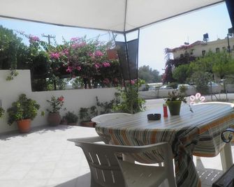 Galaxias Studios - Kalamaki - Patio