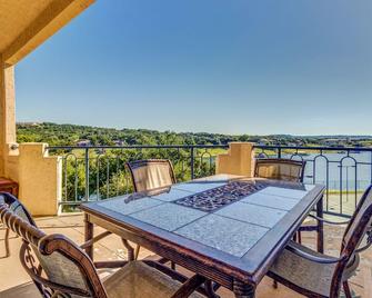 Beautiful condo with amazing views, fireplace & W\/D - pools, hot tub & tennis - Lago Vista - Balcony