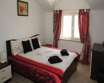 Beautiful 3 bed roomed apartment with sea views and very close to all amenieties - Caulonia - Schlafzimmer