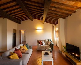 La Casa di Bernard - with pool - ポッジボンシ - リビングルーム