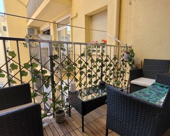 Spacious Apartment in Barcelona available for the summer! - Barcelona - Balcón