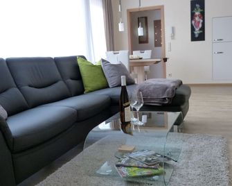 Fewo Rheinwein 1 'ausgezeichnet zum wandern und radfahren' mit Wallbox - Boppard - Wohnzimmer