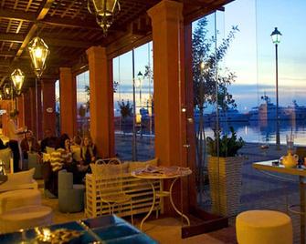 Athens Panoramic Top floor view private terrace - Palaió Fáliro - Restaurant