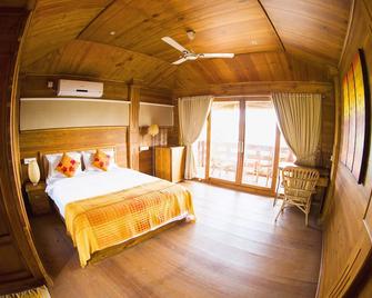 An Island to yourself-Lose yourself in paradise-Privacy Redefined -Organic - Mundrothuruthu - Bedroom