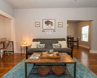 The Cozy, Fiber Internet, Roku Tvs, Washer & Dryer, Near Dt Chickasha & Leg Lamp! - Chickasha - Вітальня