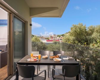 Aequor Luxury Rooms & Apartments - Darátsos - Balcón