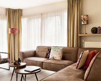 Nice home in Earnewâld with Whirlpool and sauna - Earnewâld - Вітальня