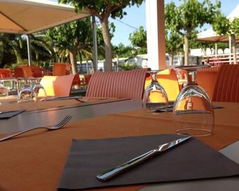 ZEcamping 4 toboggans pataugeoire dog friendly locatif 5 pers - Regencós - Restaurant