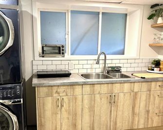 A Sweet Little Suite in Rayleigh - Kamloops