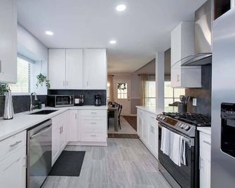 Hot Tub | Sauna | Pets Allowed | Sleeps 10 - Leander - Cocina