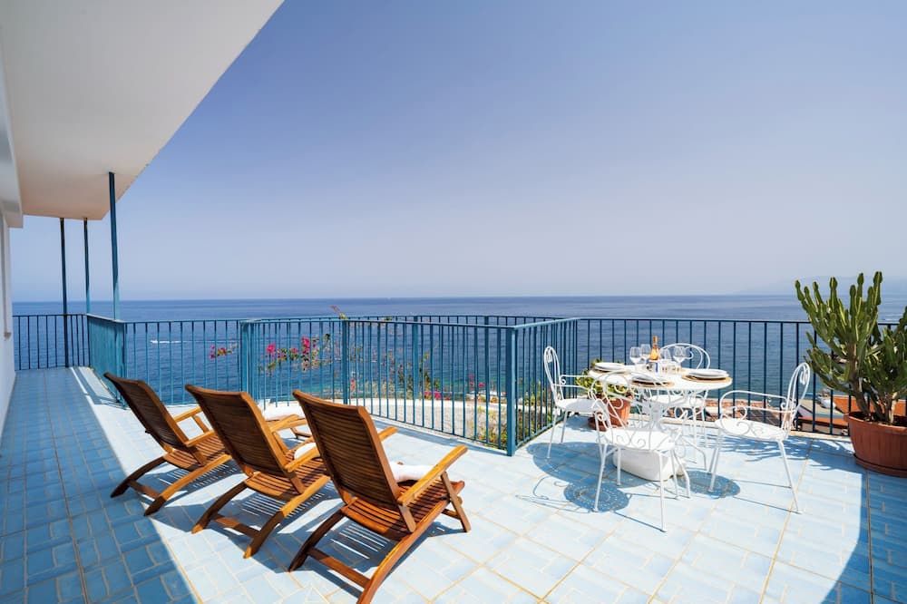 Seaview House Cala Gonone - كالا غونونى - شرفة