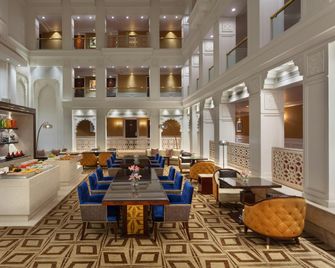 Sheraton Grand Pune Bund Garden Hotel - Pune - Restaurang