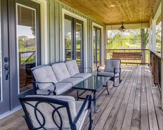 Escape to Nature: Lakefront Jay Cottage w/ Views! - Jay - Balcón