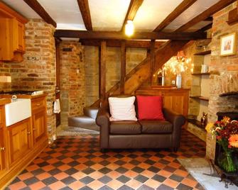 Sanders Yard - ويتبي - غرفة معيشة