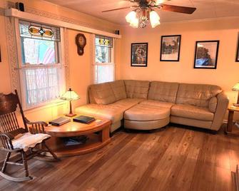 Best Vacation Rental Value at Lake Jocassee - Salem - Sala de estar