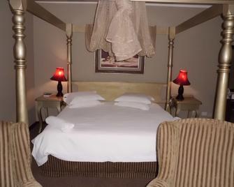 Bains Lodge - Bloemfontein - Bedroom