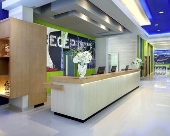 Ibis Budget Semarang Tendean - Semarang - Building
