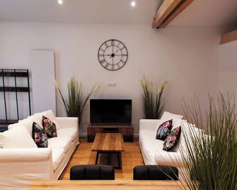 Villa Felicidad Sublimenear Hypercentre Parking Safewifiprivate Terrace - Viriat - Living room