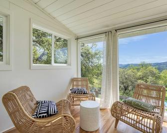 Chianti by Avantstay Stunning Secluded Ranch w/ Pickleball Court & Barn - Cloverdale - Balkón