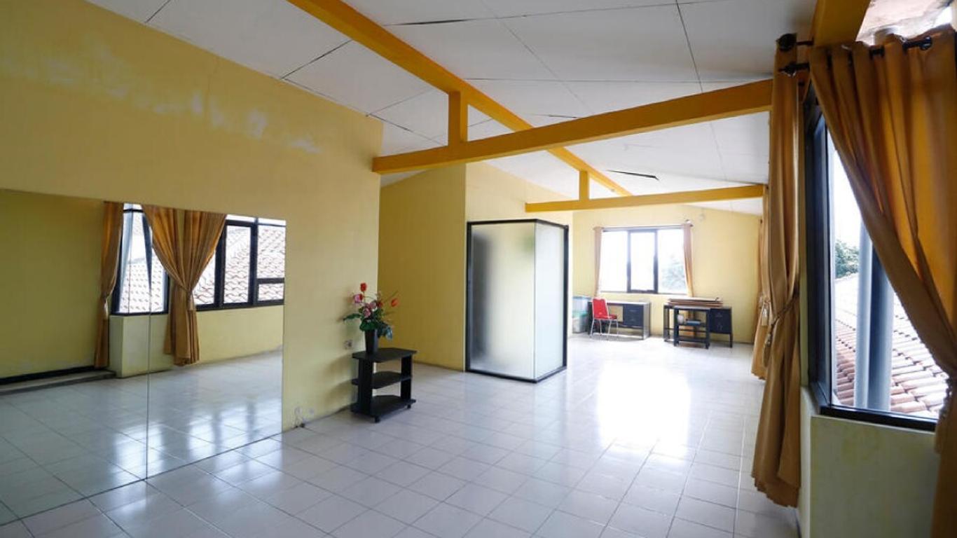 RedDoorz Plus near Undip Tembalang