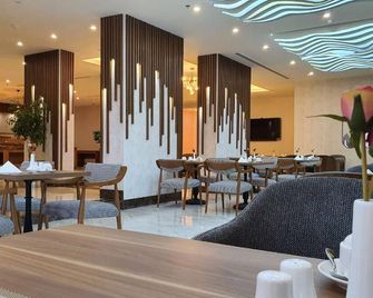 Dancenter Emerald Near Jeddah Corniche - Jeddah - Restaurant