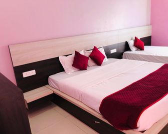Green Looshy hotel and Resort - Sīkar - Bedroom