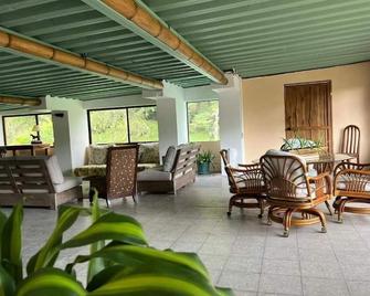Proyecto Nirodha Orosi, Provincia de Cartago - Orosí - Patio