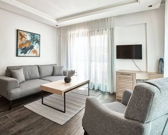 Casa Mimosa Hotel - Karaburun - Вітальня