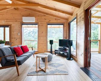 Accessible, Inclusive studio, Barossa Valley SA - It's Bonza at Mill About Vineyard - Lyndoch - Living room