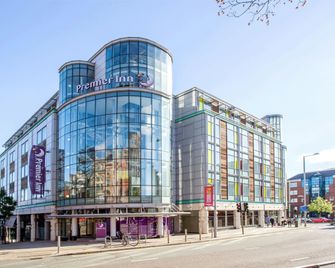 Premier Inn Nottingham Cc - Chapel Bar - Nottingham - Building