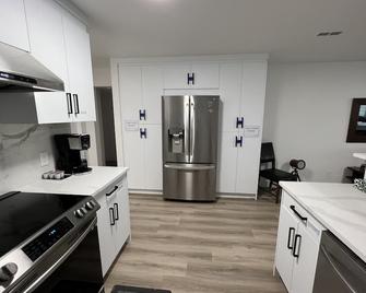 Ricky’s beautiful private apartment/Suite - Delta - Kitchen