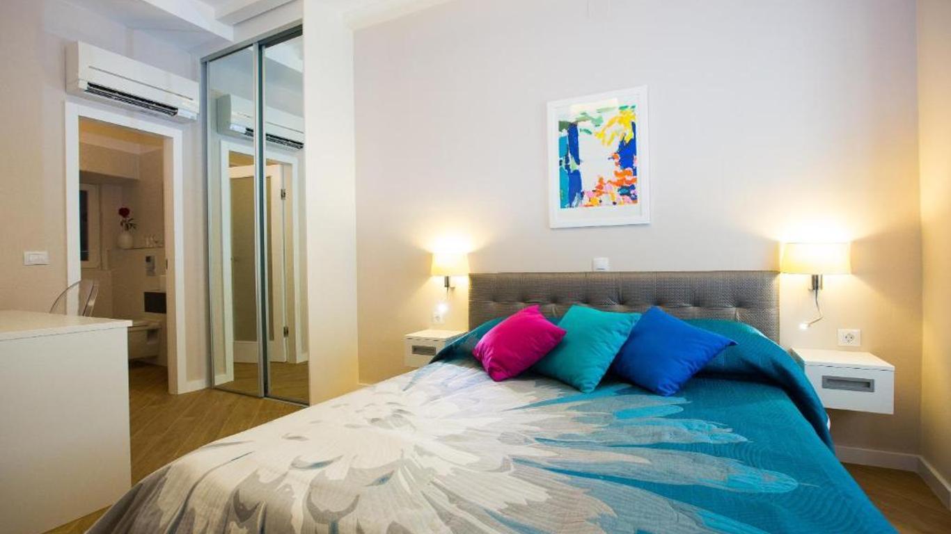 Villa Flores Room