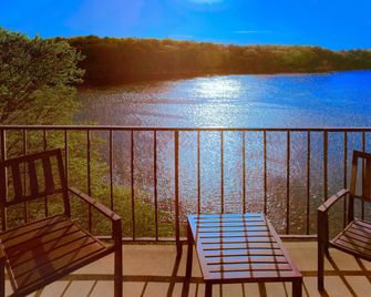 Natura Vue Resort & Boathouse - Wisconsin Dells - Balcony