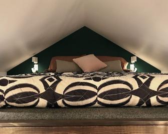 Super cute teeny tiny home! Easy access to Redmond, Bellevue, & Snoqualmie Pass - Fall City - Habitación