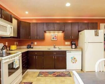 Fabulous Fourth Ward Flat, 1br Historic Charlotte - Charlotte - Cocina