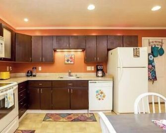 Fabulous Fourth Ward Flat, 1br Historic Charlotte - Charlotte - Cocina